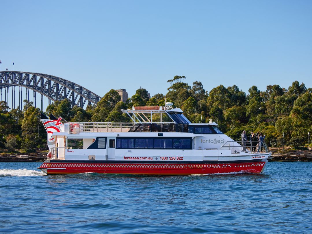 vivid sydney clearview glass boat dinner cruise